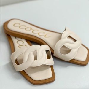 Halle Sandal {Cream}